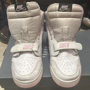 NIKE JORDAN YOUTH SNEAKERS size 7y (no box)